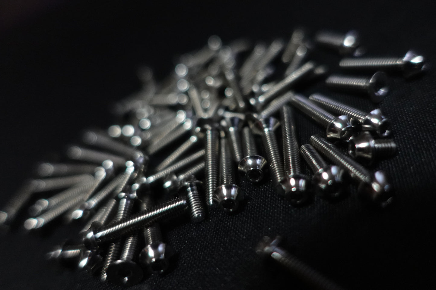Team Associated B7 G5 Titanium Screw Kit (upper)